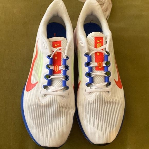 Athletic_Shoes